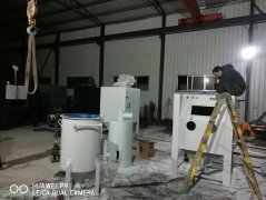 車間師傅加班到凌晨調(diào)試機器